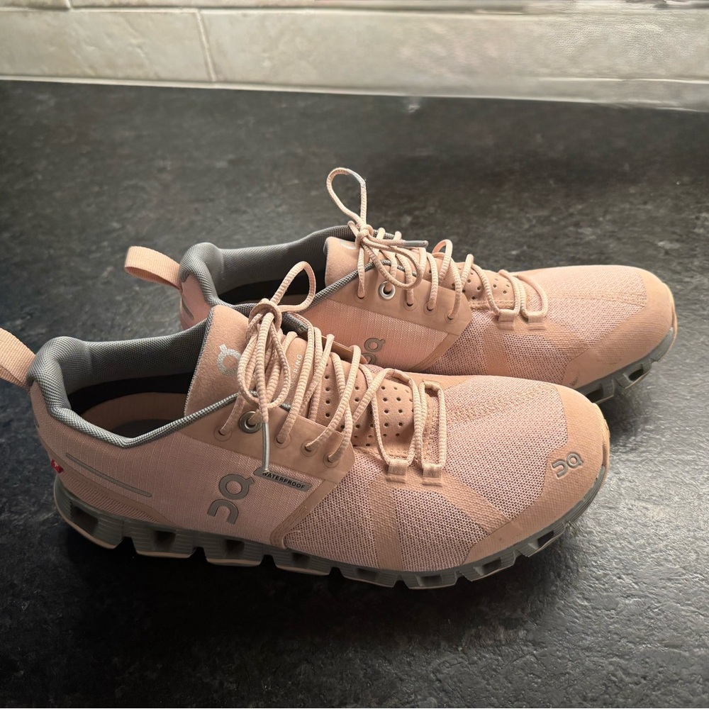 On Women's Blush Sneakers
Like new. Excellent condition. Worn Twice.